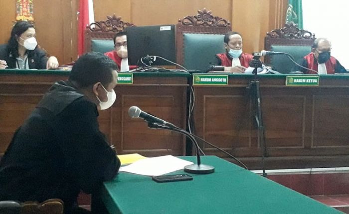 Masih Ingat Kasus Fetish Bungkus Kain Jarik? Terdakwa Dituntut 5,5 Tahun Penjara Masih Ingat Kasus Fetish Bungkus Kain Jarik? Terdakwa Dituntut 5,5 Tahun Penjara