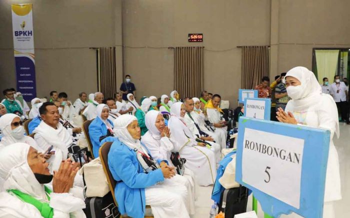 Gubernur Khofifah Puji Aplikasi Haji Pintar Gubernur Khofifah Puji Aplikasi Haji Pintar