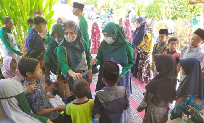 Berkah 10 Muharram, Alumni SMPN 1 Pamekasan 1987 Berbagi Kebahagiaan dengan 100 Anak Yatim Berkah 10 Muharram, Alumni SMPN 1 Pamekasan 1987 Berbagi Kebahagiaan dengan 100 Anak Yatim