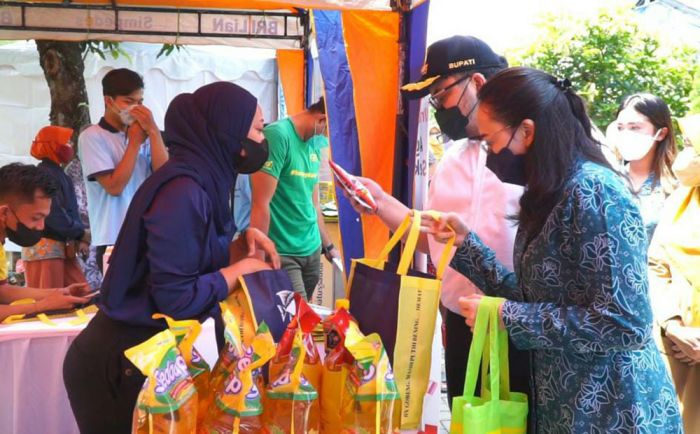 Warga Lama Tunggu Mobil Siaga, Bupati Kediri Langsung Panggil Kades Pehwetan Warga Lama Tunggu Mobil Siaga, Bupati Kediri Langsung Panggil Kades Pehwetan