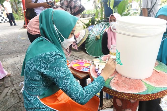 Gelar Lomba Lukis, Ketua TP PKK Sidoarjo Promosikan Kampung Literasi Tebel