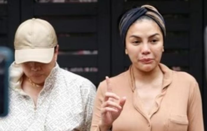 Berteriak Histeris Menolak Ditahan, Nikita Mirzani: Dibayar Berapa Kalian, Jahat Berteriak Histeris Menolak Ditahan, Nikita Mirzani: Dibayar Berapa Kalian, Jahat