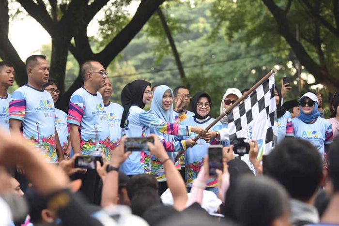 Walkot Kediri dan Waka DPRD Jatim Lepas Peserta Mlaku Bareng, Berhadiah Umrah hingga Motor Matic