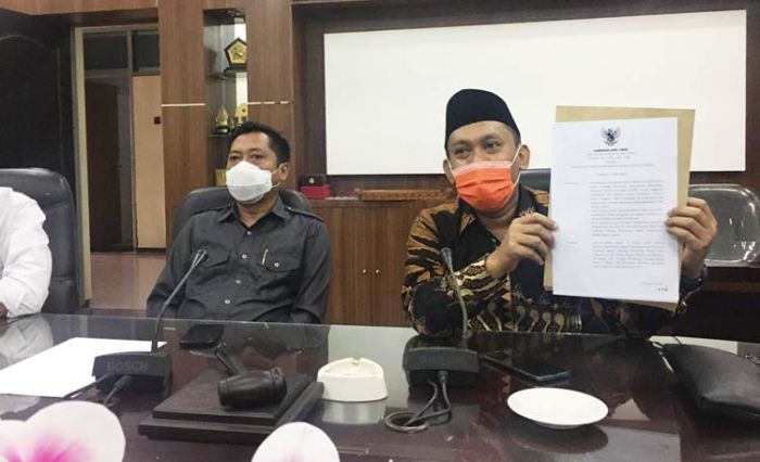 Akhirnya Gubernur Jatuhkan Sanksi Administrasi Kepada Bupati Jember, Sanksi 6 Bulan Tak Gajian Akhirnya Gubernur Jatuhkan Sanksi Administrasi Kepada Bupati Jember, Sanksi 6 Bulan Tak Gajian