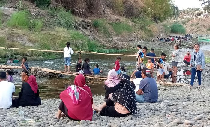 Surutnya Kali Madiun Jadi Berkah bagi Warga dan PKL Surutnya Kali Madiun Jadi Berkah bagi Warga dan PKL