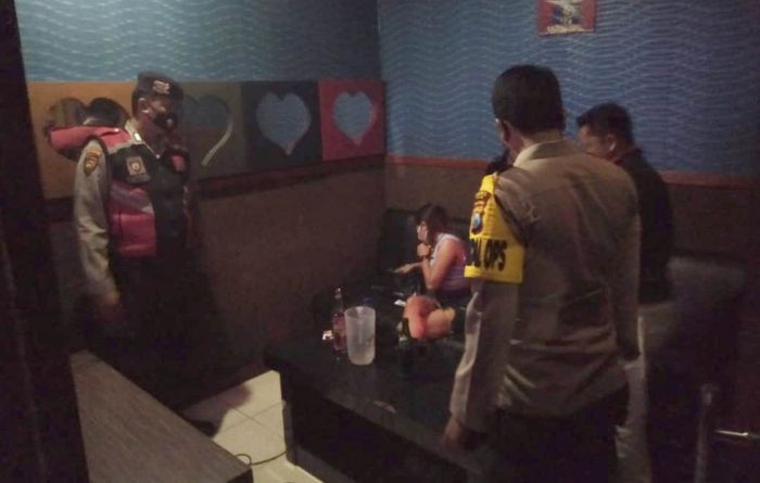 Polisi Gerebek Tempat Karaoke di Blitar yang Beroperasi Saat PPKM Darurat