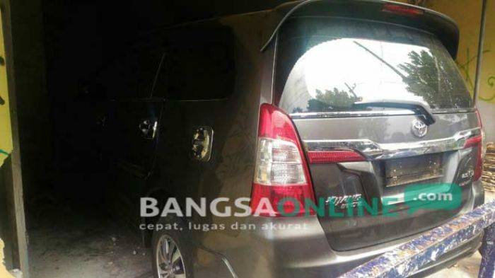 Mobil Dinas PU Kota Kediri Tabrak Pengendara Motor Hingga Kritis Mobil Dinas PU Kota Kediri Tabrak Pengendara Motor Hingga Kritis