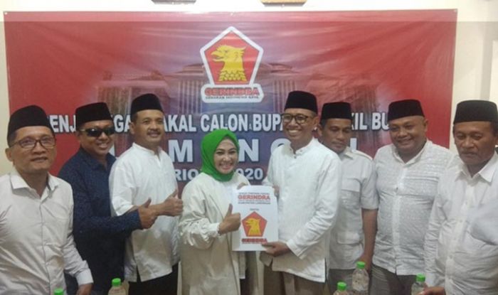 Daftar ke Gerindra Lamongan, Kartika Siap Teruskan Program Pemerintahan Fadeli Daftar ke Gerindra Lamongan, Kartika Siap Teruskan Program Pemerintahan Fadeli