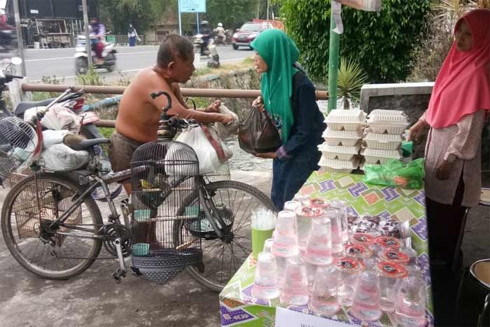 Berbuka Dengan Uang Rp 2 Ribu, Bisa Beli Nasi di Warung Nabung Berkah LSPT Jombang Berbuka Dengan Uang Rp 2 Ribu, Bisa Beli Nasi di Warung Nabung Berkah LSPT Jombang