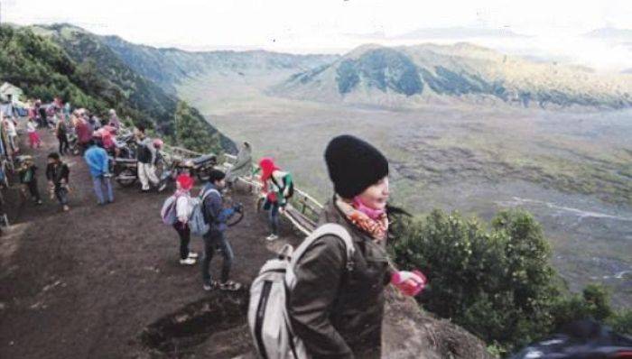Kondom Berserakan di Puncak B29 Lumajang, MUI Desak Wisata Ditutup Kondom Berserakan di Puncak B29 Lumajang, MUI Desak Wisata Ditutup