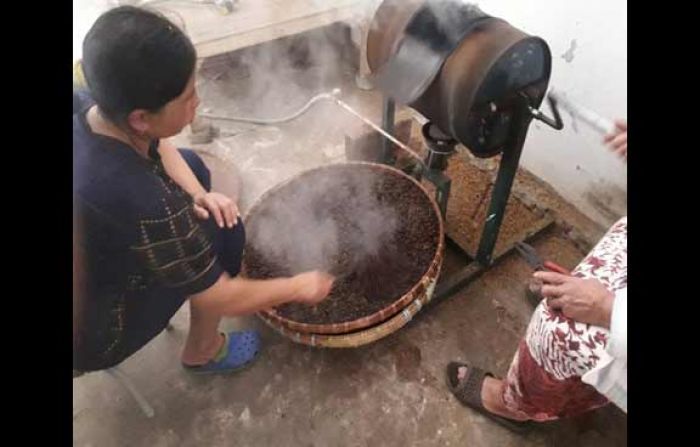 Kembangkan Produk Lokal, KKN UM Dampingi Warga Desa Petungsewu Kelola dan Pasarkan Kopi