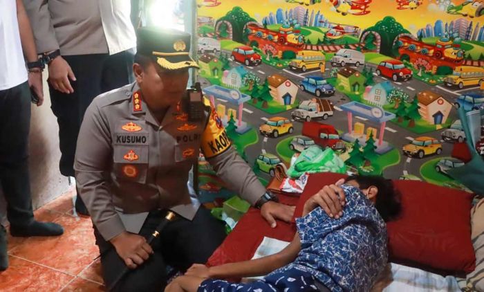 Kunjungi Korban Tragedi Kanjuruhan, Kapolresta Sidoarjo Bilang Begini Kunjungi Korban Tragedi Kanjuruhan, Kapolresta Sidoarjo Bilang Begini