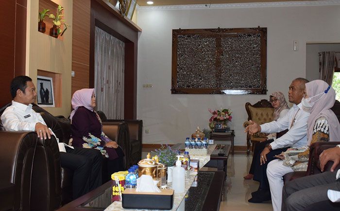 Bupati Lamongan Ajak Masyarakat Sukseskan Program Regsosek 2022 Bupati Lamongan Ajak Masyarakat Sukseskan Program Regsosek 2022