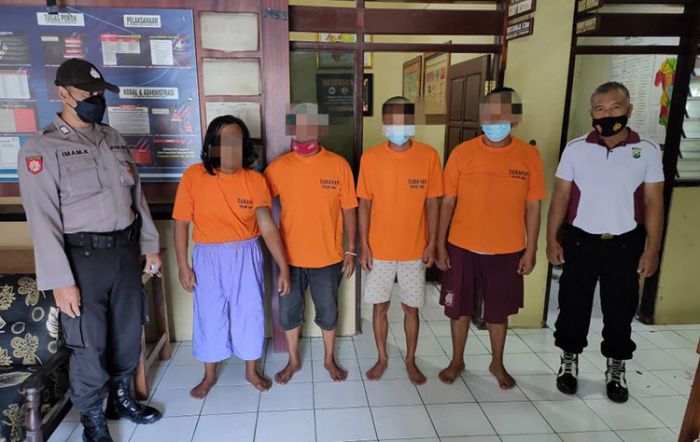 Nyatakan Perang terhadap Pekat, Polisi Tangkap 4 Penjudi Dadu di Kediri Nyatakan Perang terhadap Pekat, Polisi Tangkap 4 Penjudi Dadu di Kediri