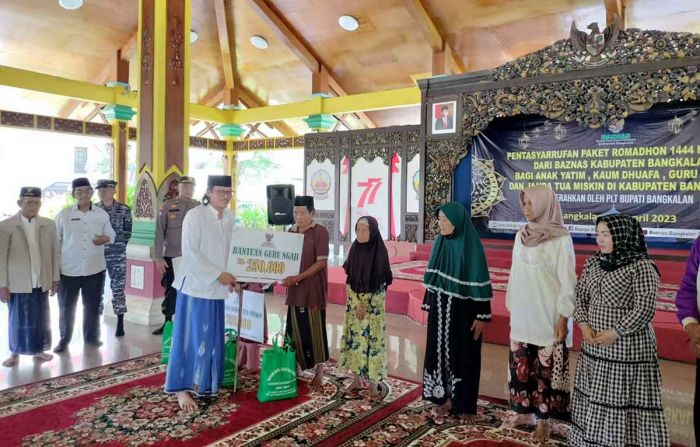 Baznas Bangkalan Serahkan Bantuan Rp1,2 Miliar Baznas Bangkalan Serahkan Bantuan Rp1,2 Miliar