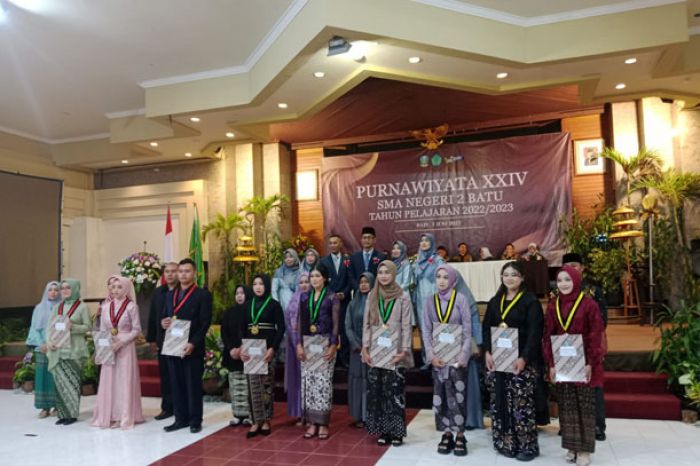 SMAN 2 Batu Lepas 348 Wisudawan Angkatan ke-24 SMAN 2 Batu Lepas 348 Wisudawan Angkatan ke-24