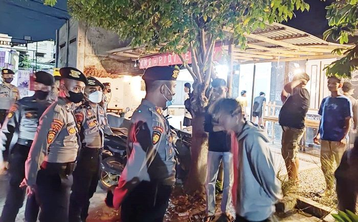 Masuk PPKM Level 3, Nobar Persebaya Vs Arema FC di Probolinggo Dibubarkan Polisi Masuk PPKM Level 3, Nobar Persebaya Vs Arema FC di Probolinggo Dibubarkan Polisi