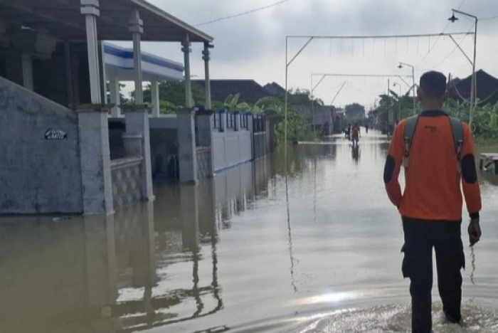 Tanggul Kali Lamong Jebol, Permukiman Warga di Selatan Gresik Terendam Banjir