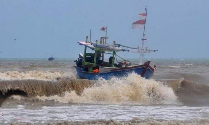 Nekat Melaut Saat Cuaca Ekstrim, 3 Nelayan Asal Jenu Tuban Belum Ada Kabar