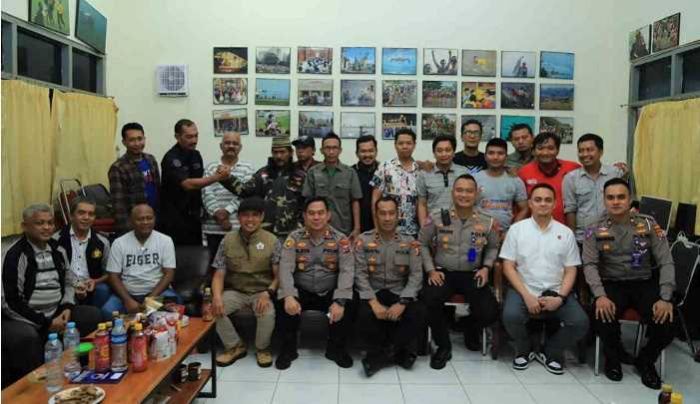 Jaga Kemitraan, Kapolres Gresik Bersama Jajaran Berkunjung ke KWG Jaga Kemitraan, Kapolres Gresik Bersama Jajaran Berkunjung ke KWG