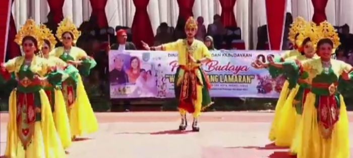 Sambut HUT Kota Probolinggo, Dinas Dikbud Suguhkan Tari Kembang Lamaran di Pawai Budaya Sambut HUT Kota Probolinggo, Dinas Dikbud Suguhkan Tari Kembang Lamaran di Pawai Budaya