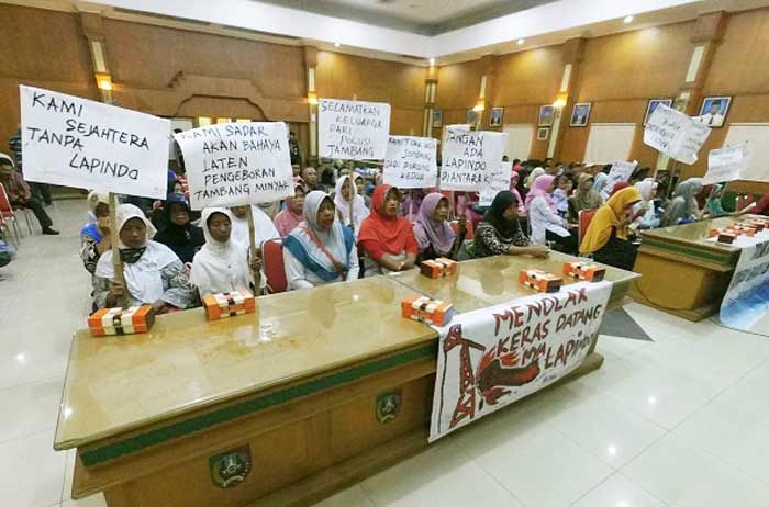 Warga Kesamben Jombang Tolak Rencana Eksplorasi Minyak dan Gas PT Lapindo Brantas Warga Kesamben Jombang Tolak Rencana Eksplorasi Minyak dan Gas PT Lapindo Brantas