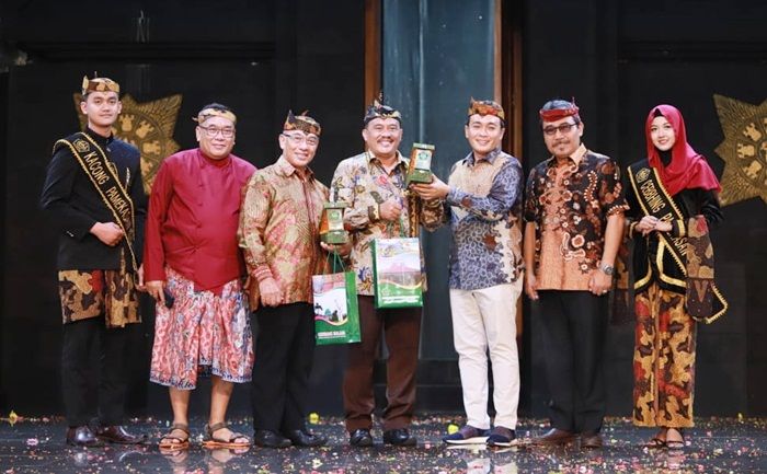 Pemkab Pamekasan Gelar Pentas Seni dan Budaya Tradisional Madura 2019 di TMII Pemkab Pamekasan Gelar Pentas Seni dan Budaya Tradisional Madura 2019 di TMII