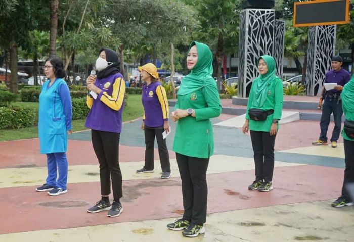 Bunda Fey Buka Gebyar Senam Perwosi Jawa Timur 2022