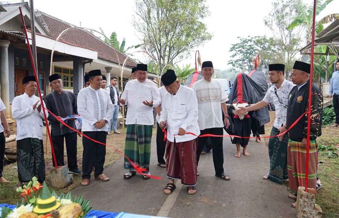 Bupati Malang Resmikan Jalan Desa Babakan Sepanjang 500 Meter Bupati Malang Resmikan Jalan Desa Babakan Sepanjang 500 Meter