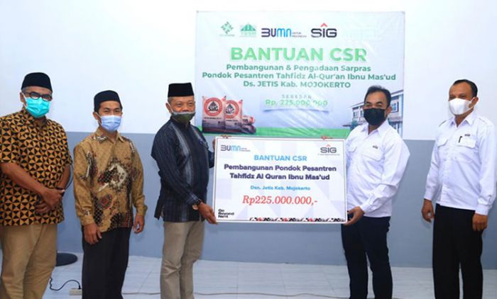 SIG Berikan Bantuan Pembangunan Ponpes Tahfidz Al-Quran di Mojokerto SIG Berikan Bantuan Pembangunan Ponpes Tahfidz Al-Quran di Mojokerto