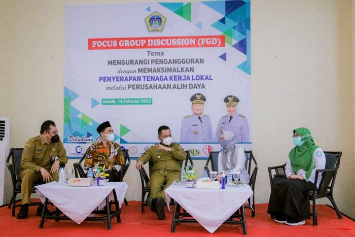 Kurangi Pengangguran, Bupati Gresik Pastikan Penyerapan Tenaga Kerja Prioritaskan Warga Lokal Kurangi Pengangguran, Bupati Gresik Pastikan Penyerapan Tenaga Kerja Prioritaskan Warga Lokal