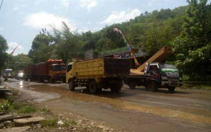Ruas Jalan Nasional di Desa Ngetal Trenggalek Disorot, Banyak Lubang, Sering Timbulkan Kecelakaan