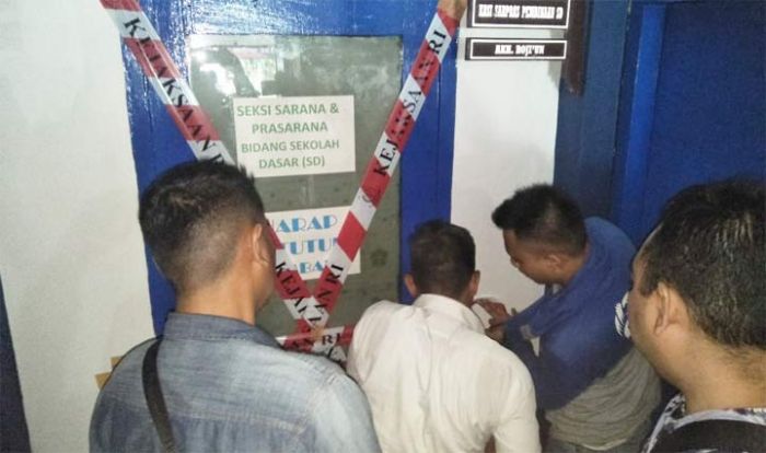 OTT Kasi Sarpras dan Staf Disdik Sampang, Tim Kejaksaan Segel Ruang Sarpras