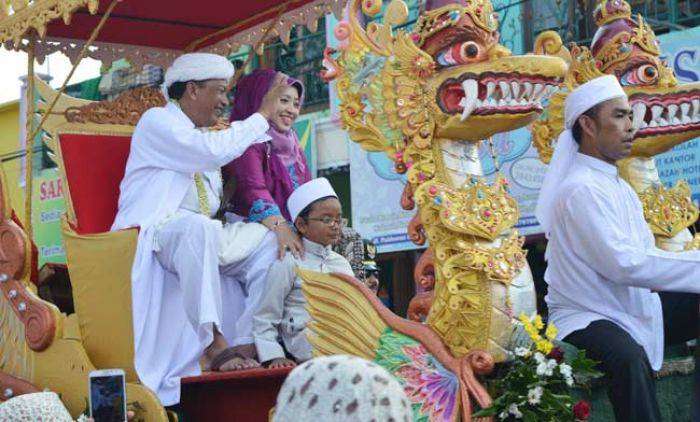 Bupati Gresik Dinobatkan jadi Prabu Satmata