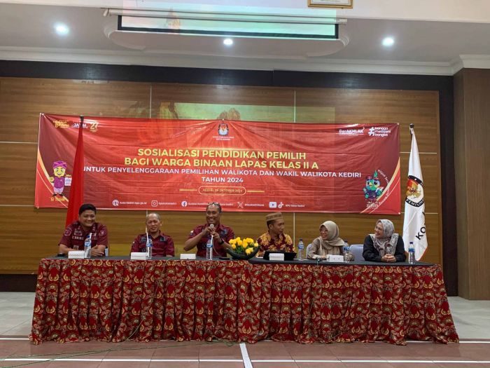 Warga Binaan Lapas IIA Terima Sosialisasi dan Pendidikan Pemilih oleh KPU Kota Kediri Warga Binaan Lapas IIA Terima Sosialisasi dan Pendidikan Pemilih oleh KPU Kota Kediri