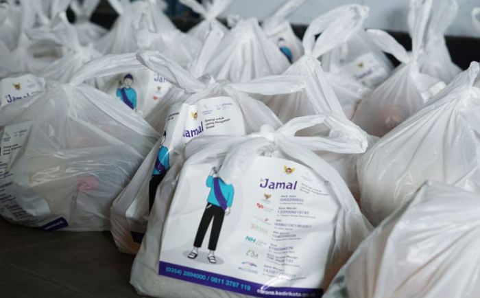 Si Jamal Bagi Sembako Kepada Juru Parkir Kota Kediri Si Jamal Bagi Sembako Kepada Juru Parkir Kota Kediri