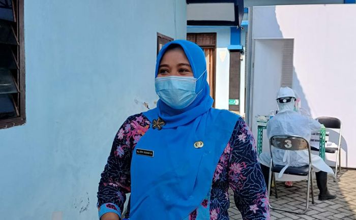 Santri Pesantren Lirboyo Jalani Swab Antigen Sebelum Kembali ke Pondok Santri Pesantren Lirboyo Jalani Swab Antigen Sebelum Kembali ke Pondok