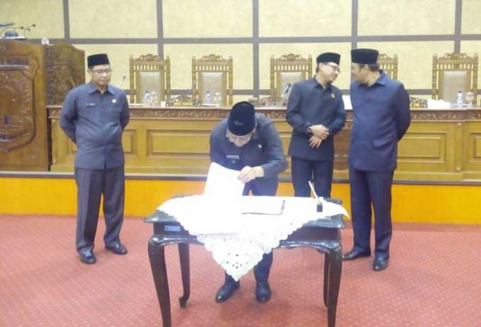 Seluruh Pansus Setujui Raperda Pertanggungjawaban Pelaksanaan APBD Disahkan
