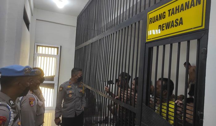 53 Tahanan Polres Gresik Tempati Sel Baru 53 Tahanan Polres Gresik Tempati Sel Baru