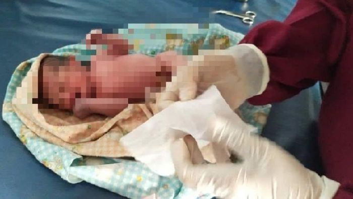 Penemu Bayi Dibungkus Daun Pisang di Blitar Ternyata Ibu Kandungnya Sendiri Penemu Bayi Dibungkus Daun Pisang di Blitar Ternyata Ibu Kandungnya Sendiri