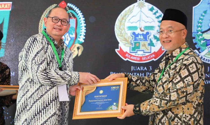 Jawa Timur Borong 8 Penghargaan di Anugerah Adinata Syariah 2024 Jawa Timur Borong 8 Penghargaan di Anugerah Adinata Syariah 2024