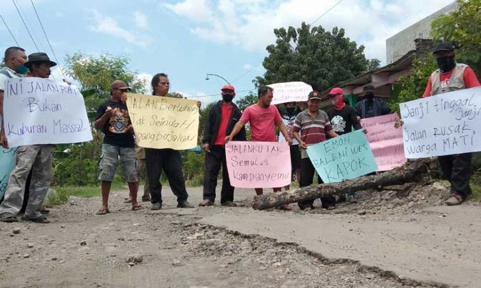 Akses Jalan Penghubung Sampung-Sukorejo Rusak Parah, Puluhan Warga Gelar Unjuk Rasa Akses Jalan Penghubung Sampung-Sukorejo Rusak Parah, Puluhan Warga Gelar Unjuk Rasa