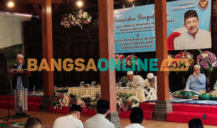 Ratusan Relawan Ndaru Se-eks Karesidenan Kediri Deklarasi Dukung Prabowo-Gibran Ratusan Relawan Ndaru Se-eks Karesidenan Kediri Deklarasi Dukung Prabowo-Gibran