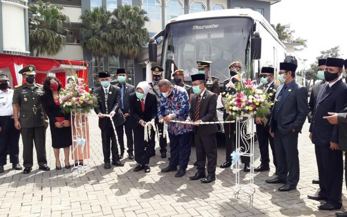 Wali Kota Batu Launching Angkutan Wisata Batu-Bromo-Tuban Wali Kota Batu Launching Angkutan Wisata Batu-Bromo-Tuban