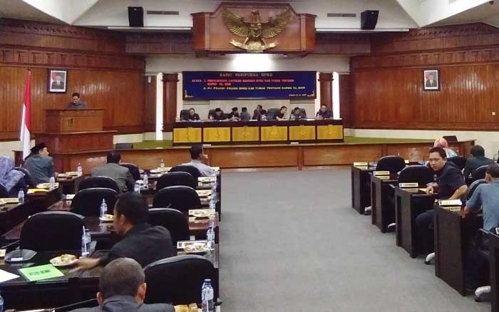 Paripurna Bahas Laporan Banggar terhadap R-APBD 2018, DPRD Tuban Soroti Pembangunan Sport Center Paripurna Bahas Laporan Banggar terhadap R-APBD 2018, DPRD Tuban Soroti Pembangunan Sport Center