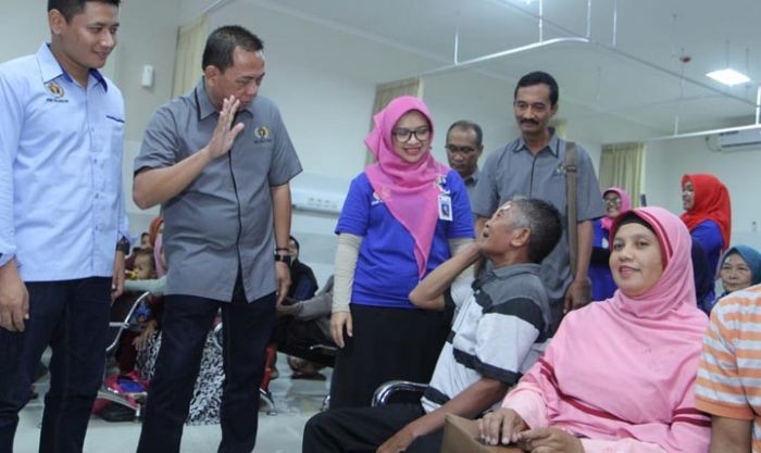 Puluhan Warga Nganjuk Ikuti Bakti Sosial Operasi Katarak Gratis HPN 2020 Puluhan Warga Nganjuk Ikuti Bakti Sosial Operasi Katarak Gratis HPN 2020