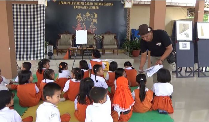 Lestarikan Cagar Budaya di Jember, Seniman Gelar Pemeran dan Edukasi ke Pelajar Usia Dini