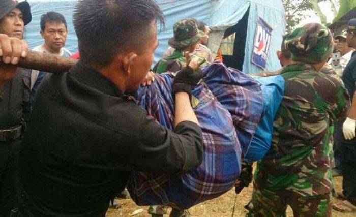 Satu Penumpang Korban Aviastar Ditemukan dalam Keadaan Sujud Satu Penumpang Korban Aviastar Ditemukan dalam Keadaan Sujud