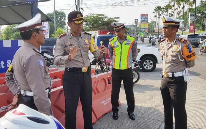 Kapolres Pasuruan Tinjau Langsung Pos Pantau Pelaksanaan Ops Zebra Serentak Kapolres Pasuruan Tinjau Langsung Pos Pantau Pelaksanaan Ops Zebra Serentak