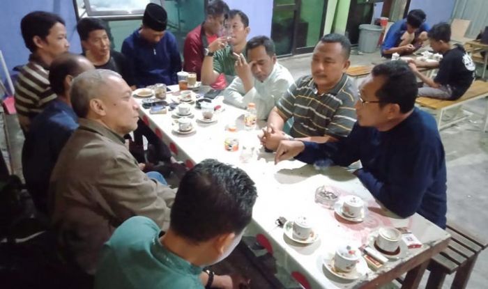 Nadir Turun Warung ke Warung untuk Galang Dukungan Maju Pilbup Gresik 2020 Nadir Turun Warung ke Warung untuk Galang Dukungan Maju Pilbup Gresik 2020